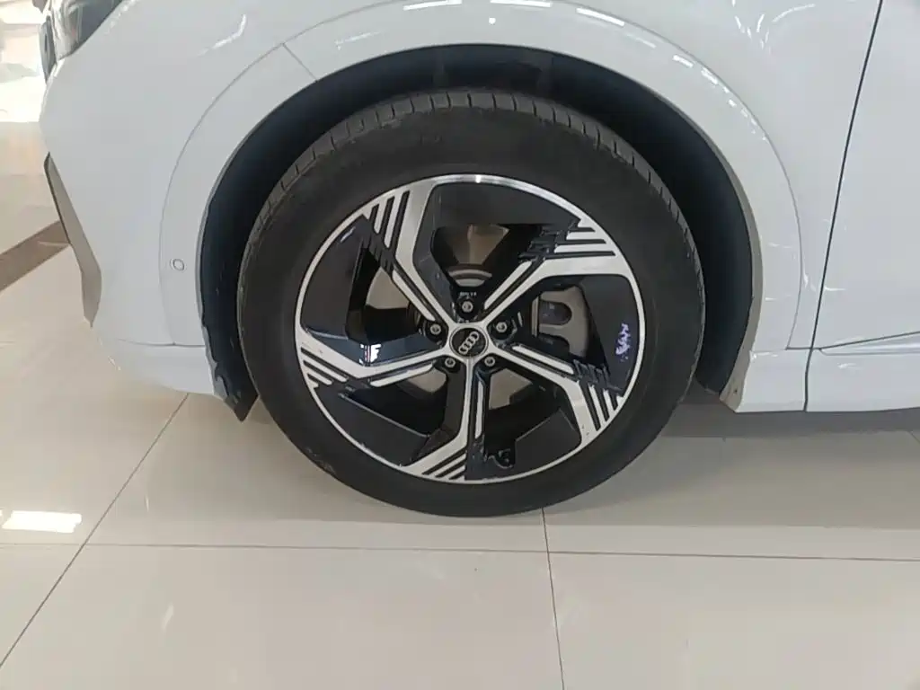 Audi Q4 e-tron — миниатюра 23