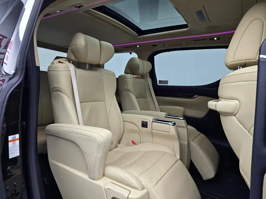 Toyota Alphard — миниатюра 19