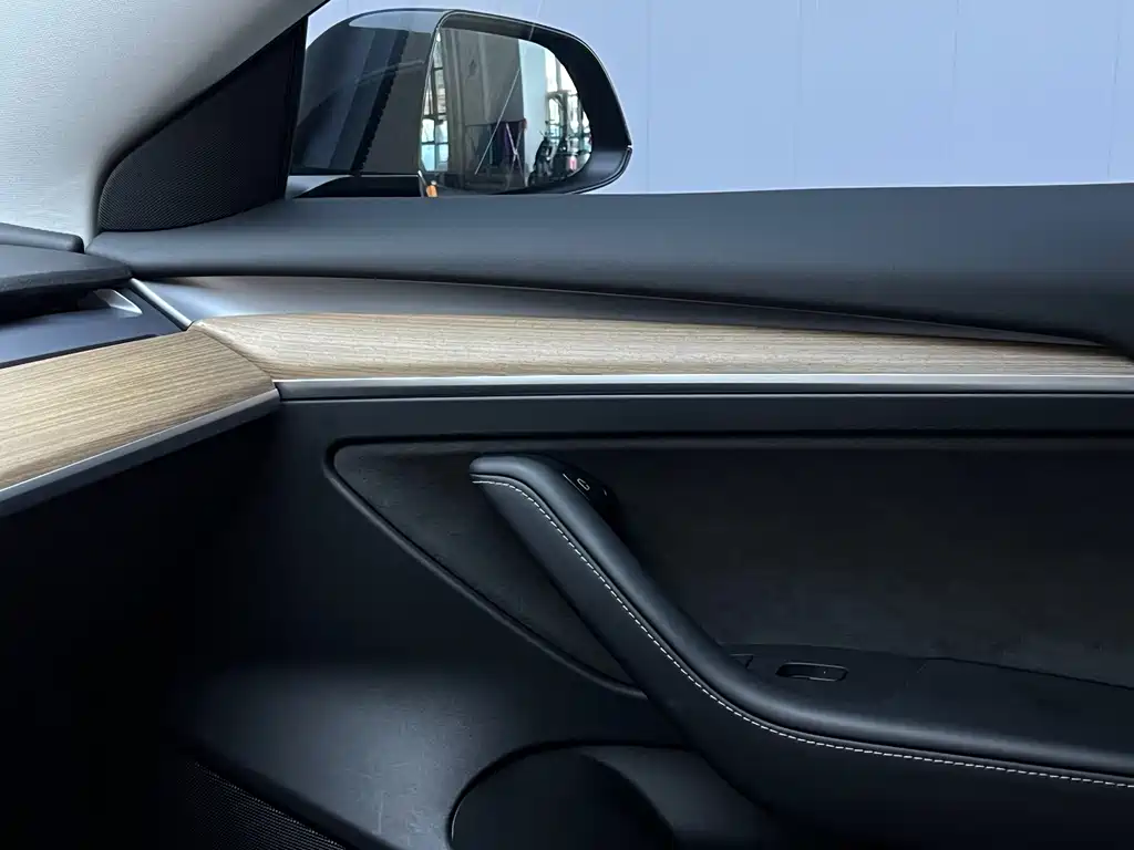 Tesla Model 3 — миниатюра 14