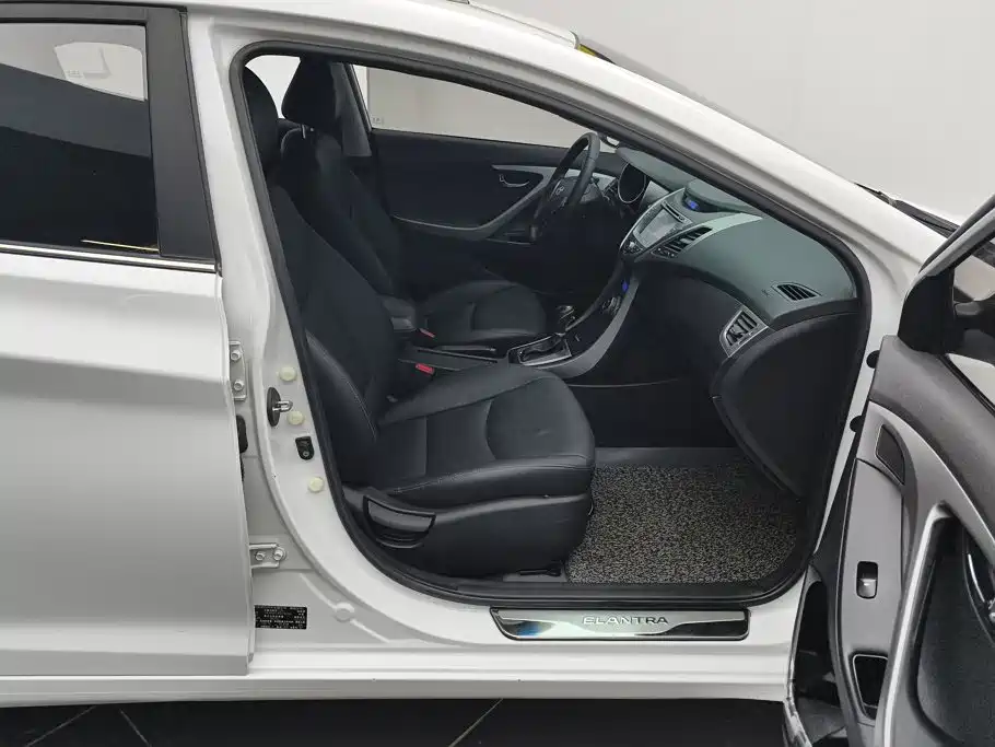 Hyundai Elantra Langdong — миниатюра 8