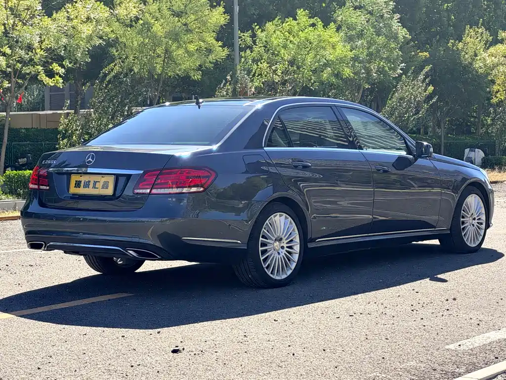 Mercedes-Benz E-Class — миниатюра 5