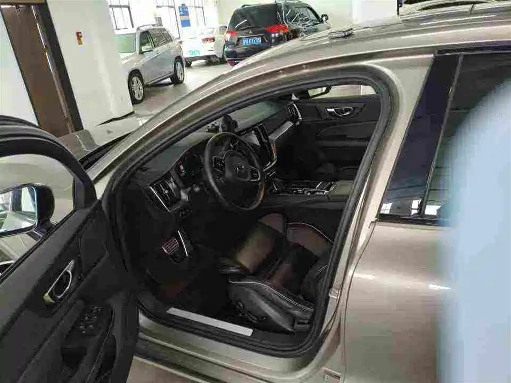 Volvo S60 PHEV — миниатюра 3