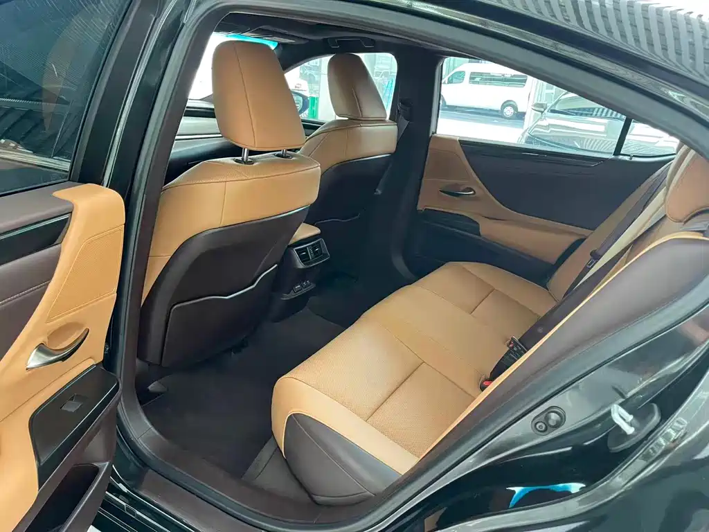 Lexus ES — миниатюра 9