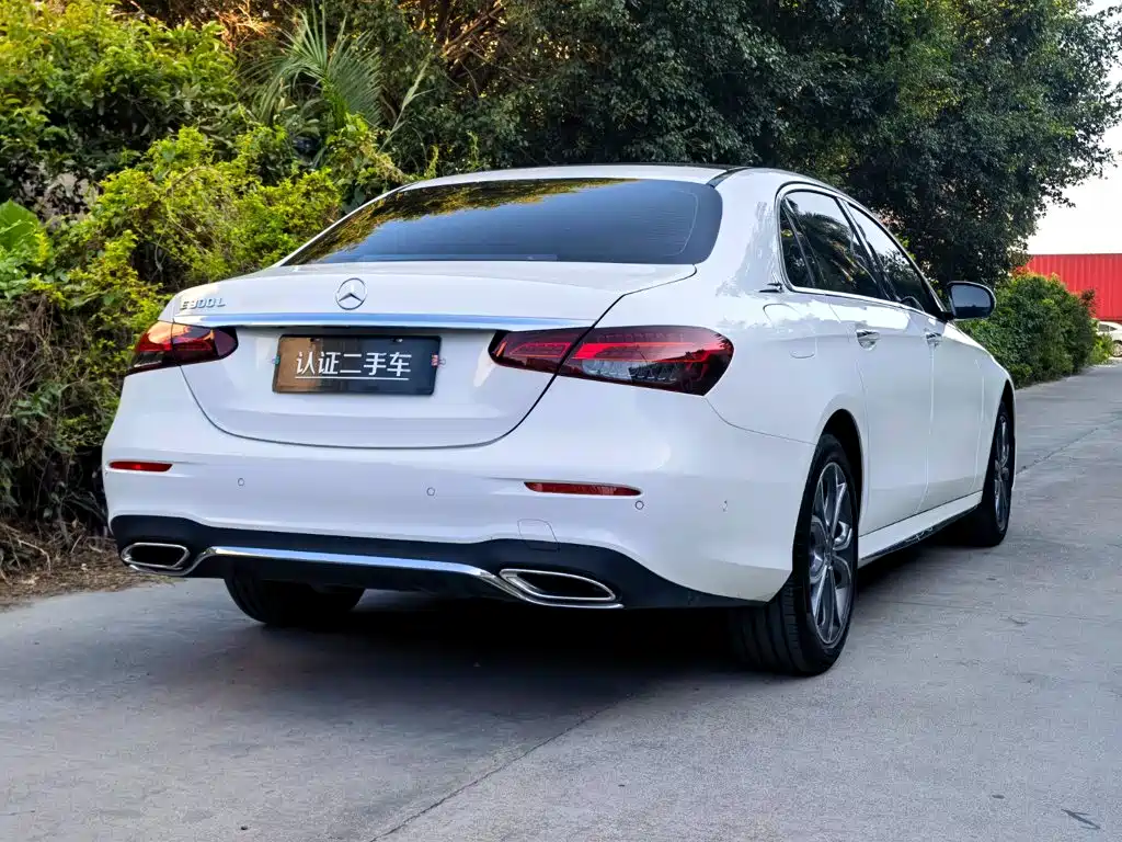 Mercedes-Benz E-Class — миниатюра 7