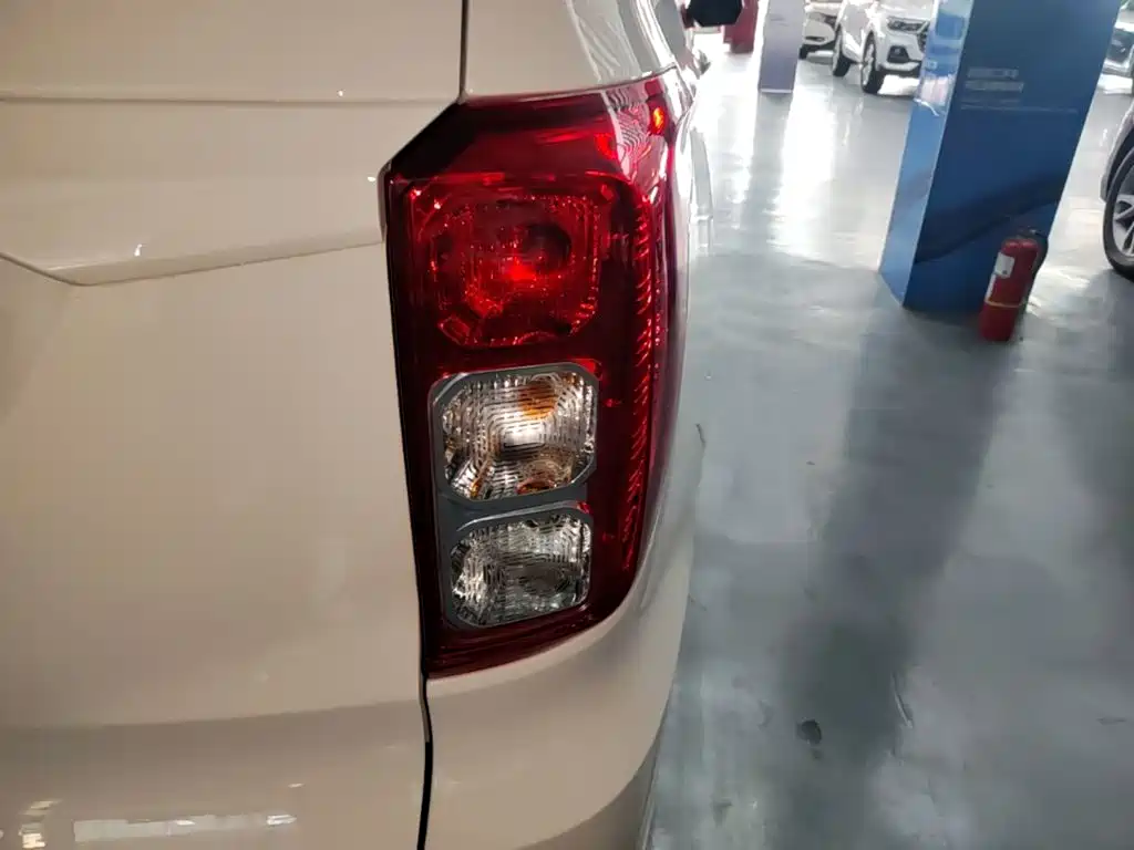 Wuling Hongguang — миниатюра 8