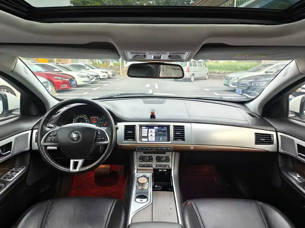 Jaguar XF — миниатюра 7