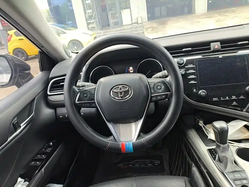 Toyota Camry — миниатюра 11