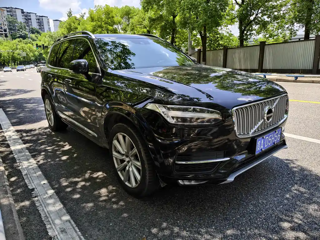 Volvo XC90 2018 T6 7 мест