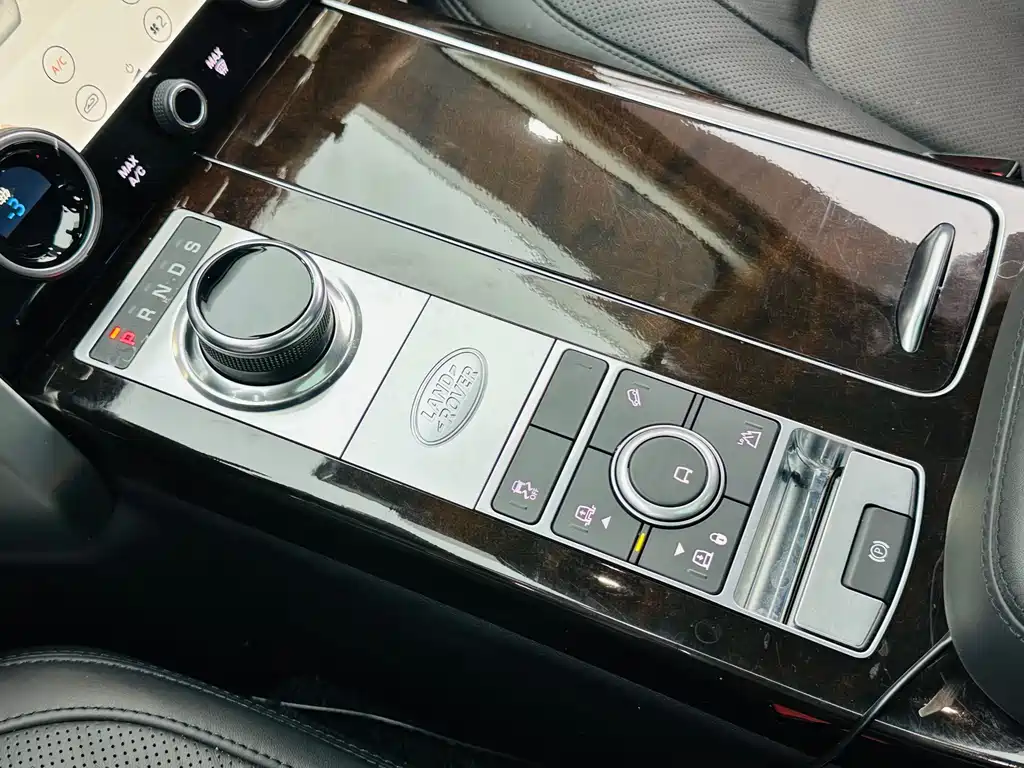 Land Rover Range Rover — миниатюра 14