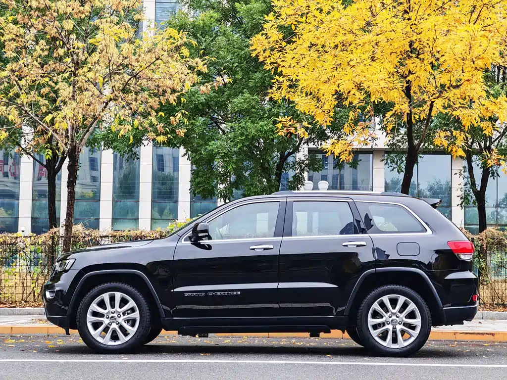 Jeep Grand Cherokee (Import) — миниатюра 3