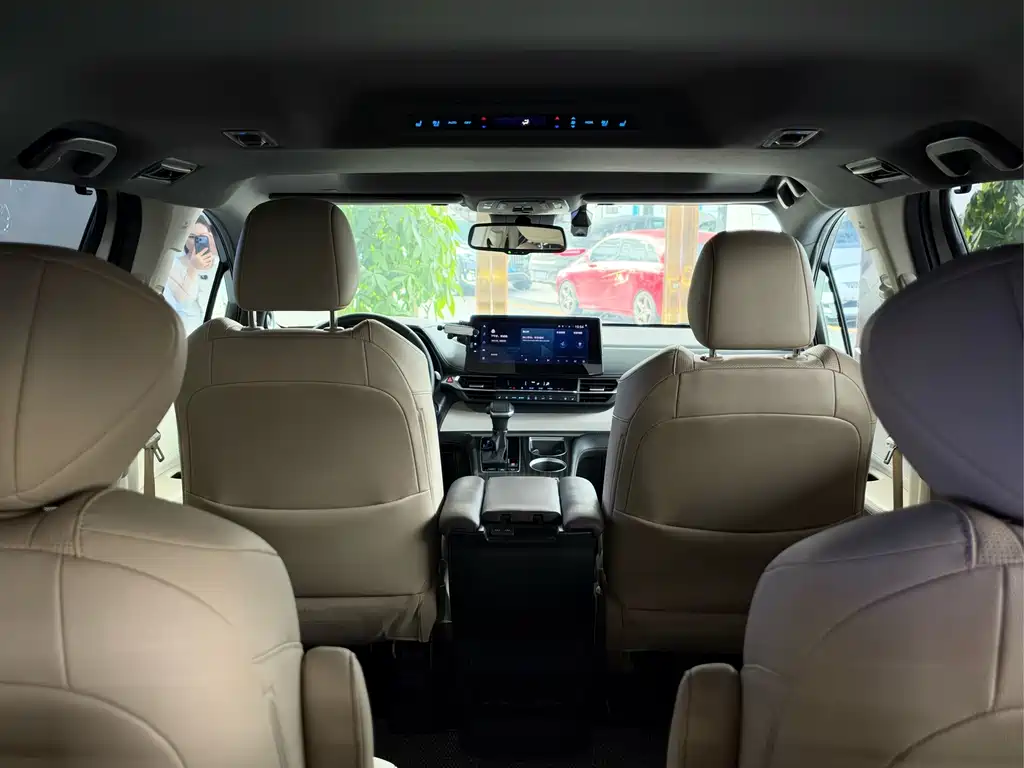 Toyota Sienna — миниатюра 5