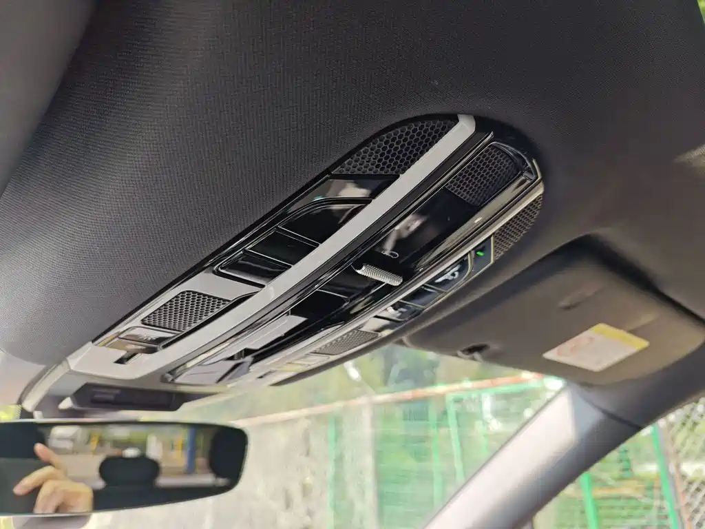 Porsche Cayenne — миниатюра 25
