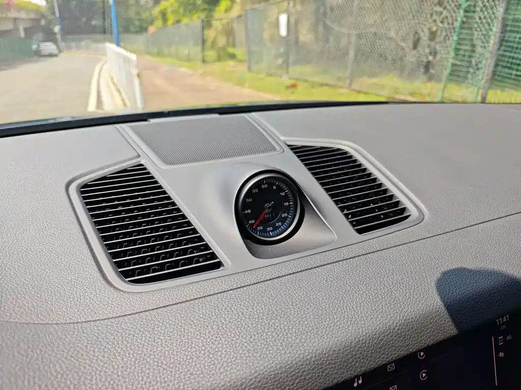 Porsche Cayenne — миниатюра 21
