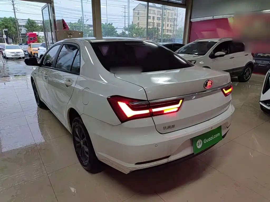 BYD Qin — миниатюра 5