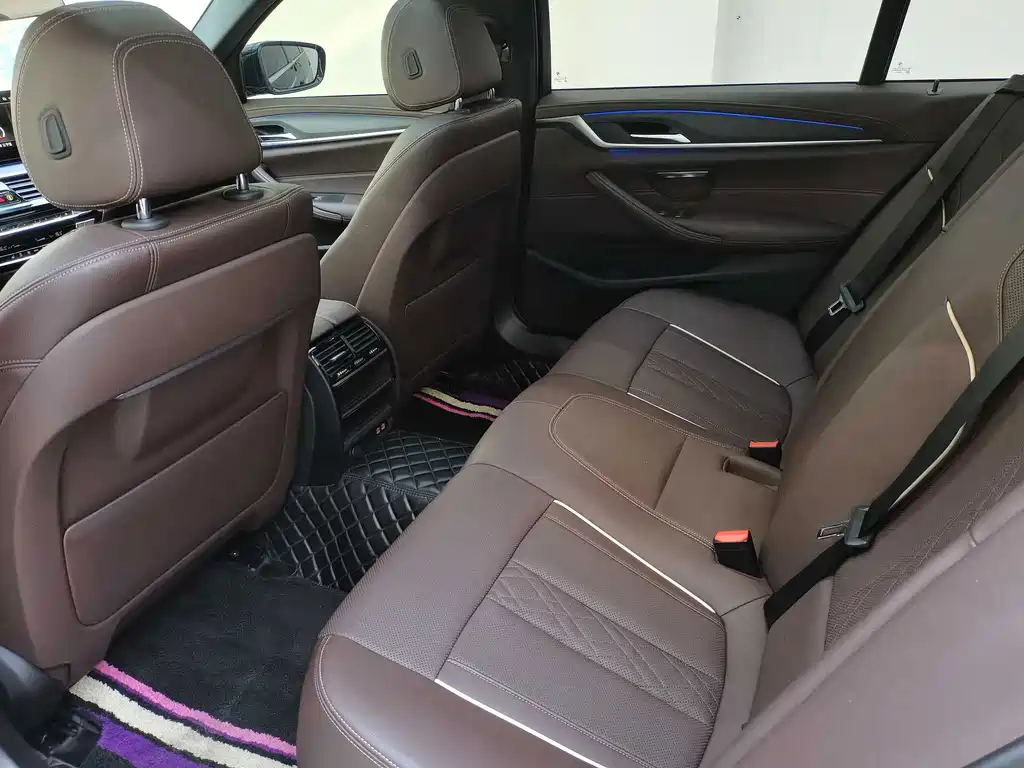 BMW 5 Series — миниатюра 15