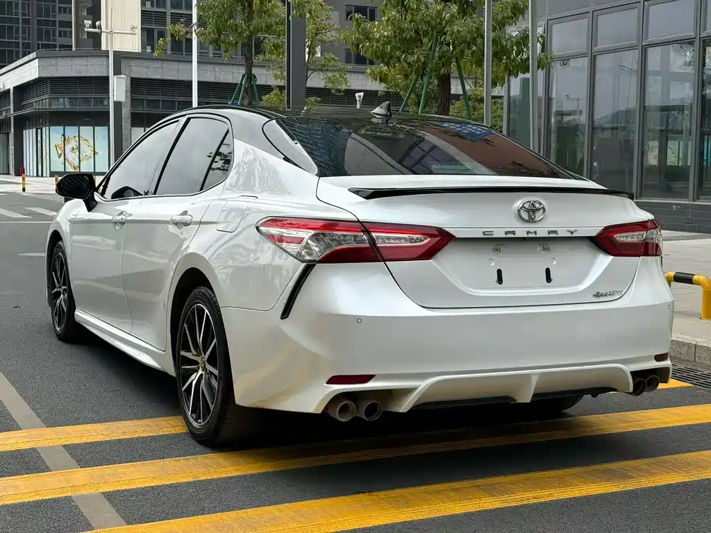 TOYOTA CAMRY