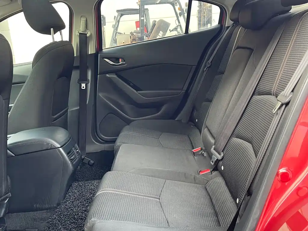 Mazda Mazda3 3 2017 1.5L AT Luxury V