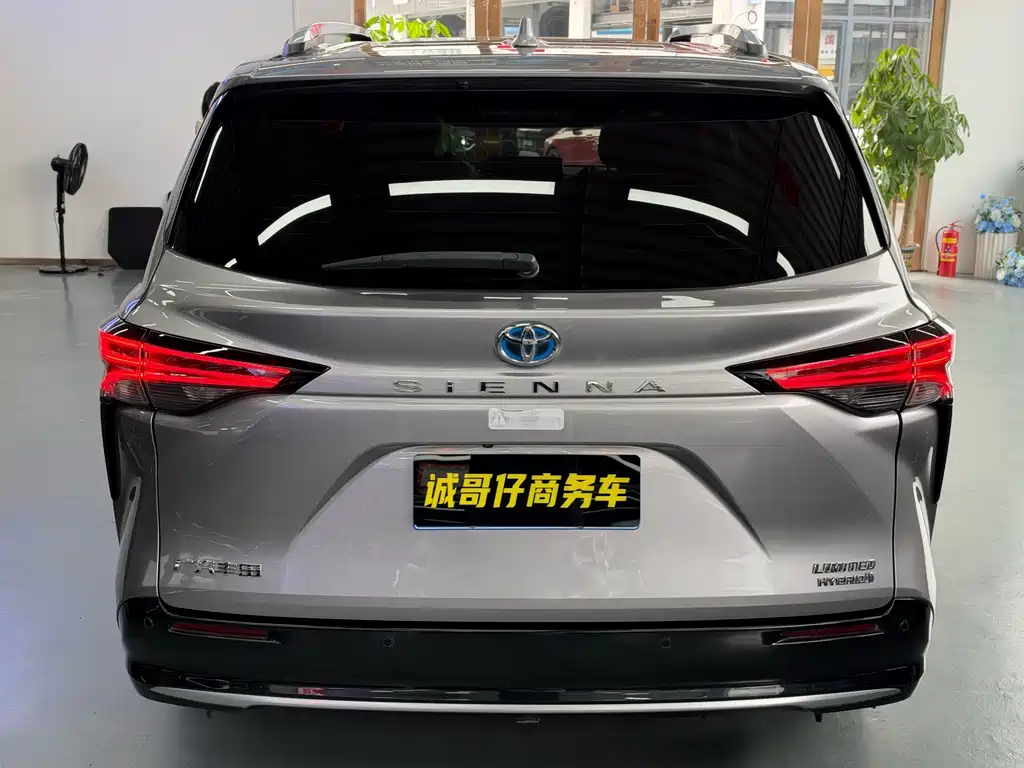 Toyota Sienna — миниатюра 17