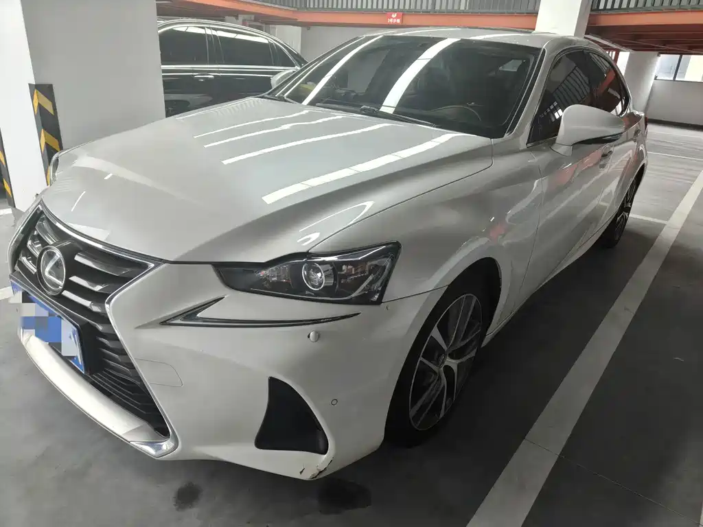 Lexus IS