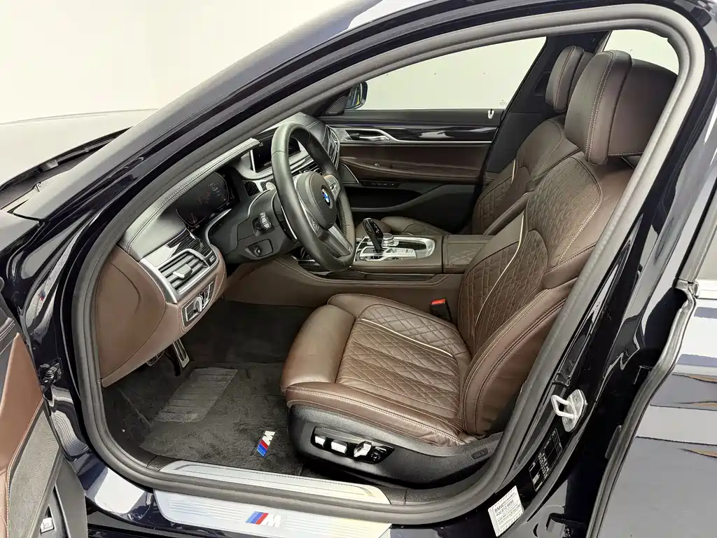 BMW 7 Series — миниатюра 7