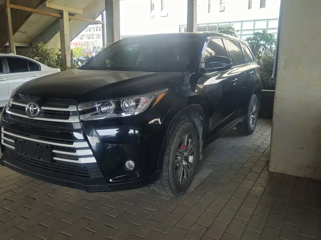 TOYOTA HIGHLANDER