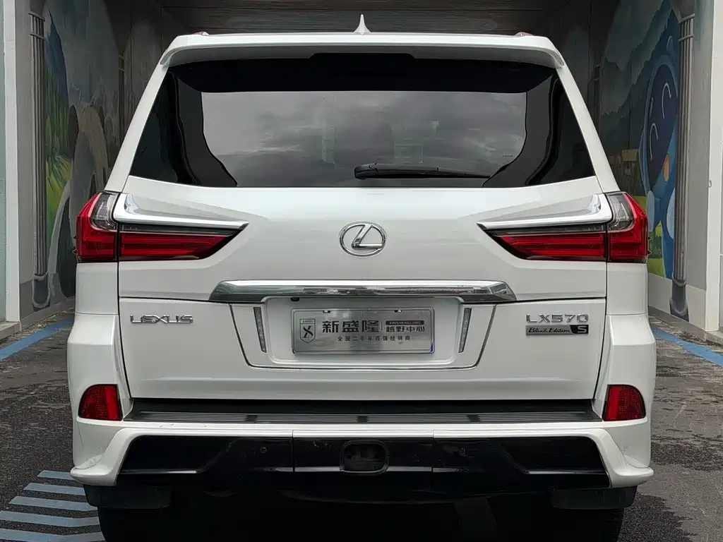 LEXUS LX