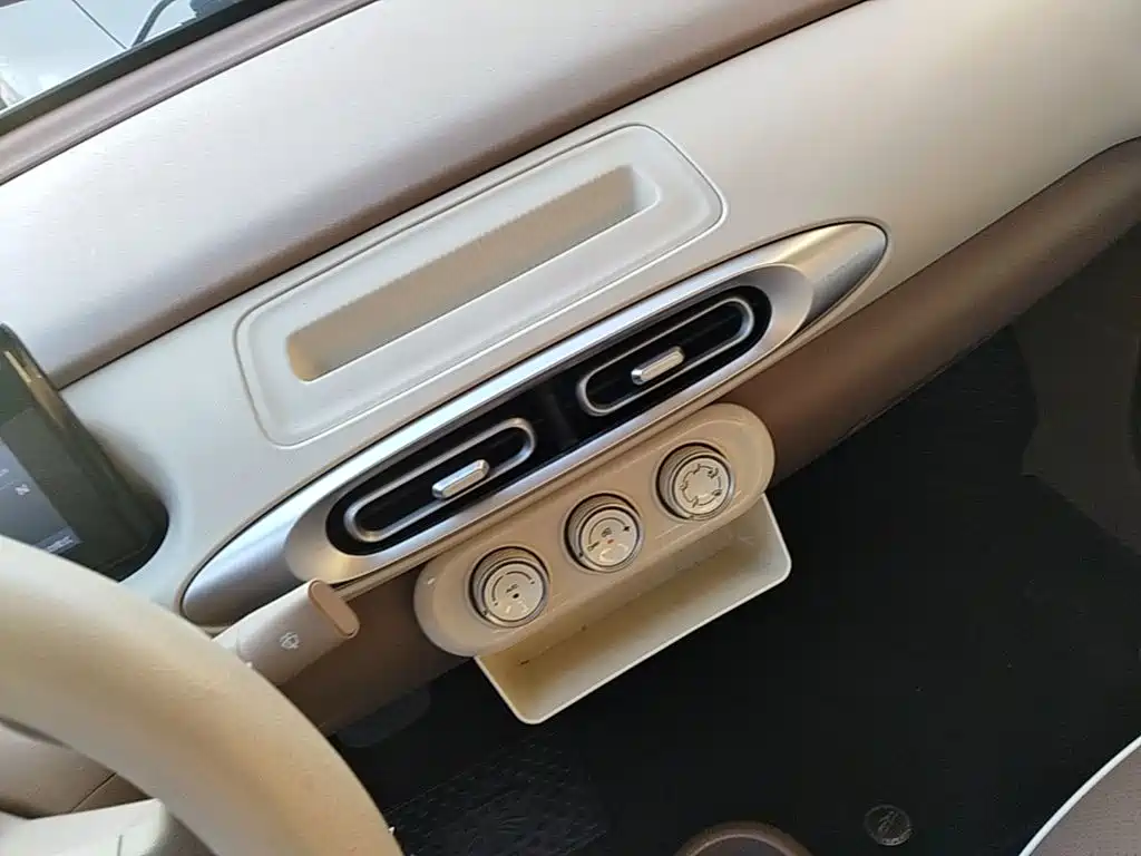 Wuling MINIEV — миниатюра 13