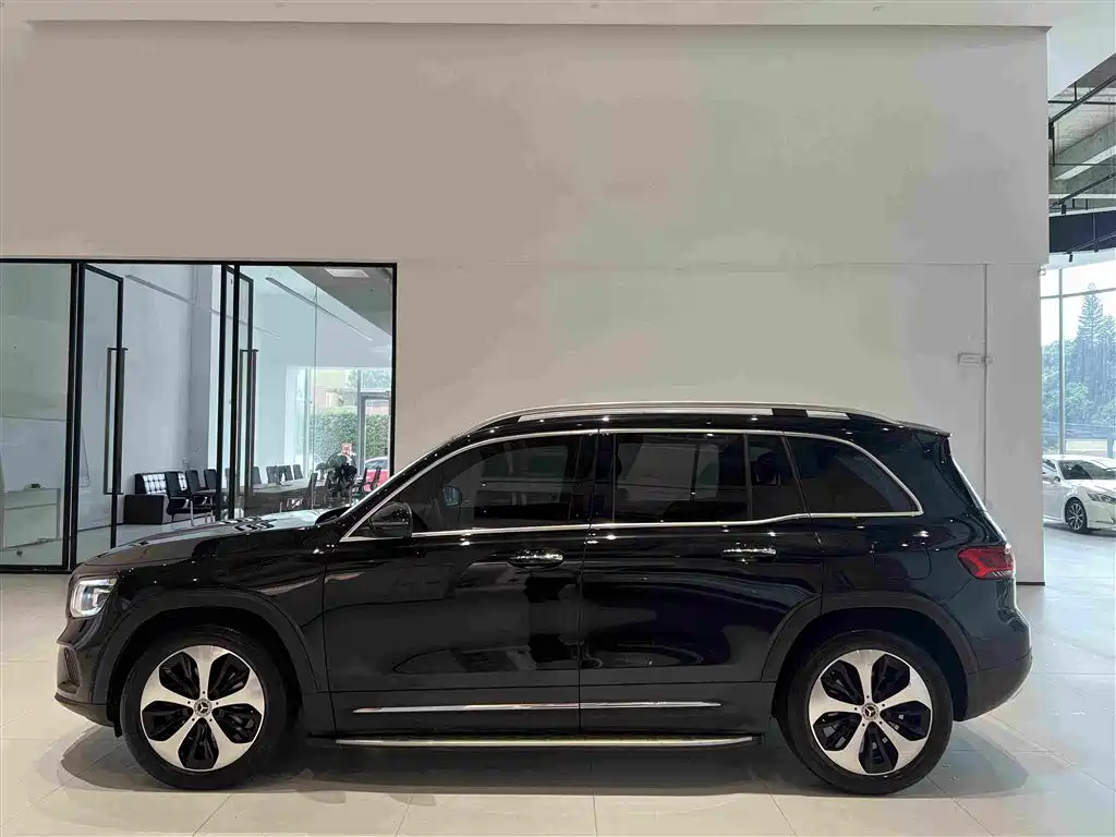 Mercedes-Benz GLB — миниатюра 17