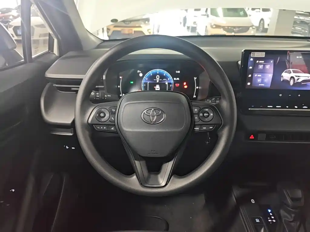 Toyota Corolla Cross — миниатюра 11