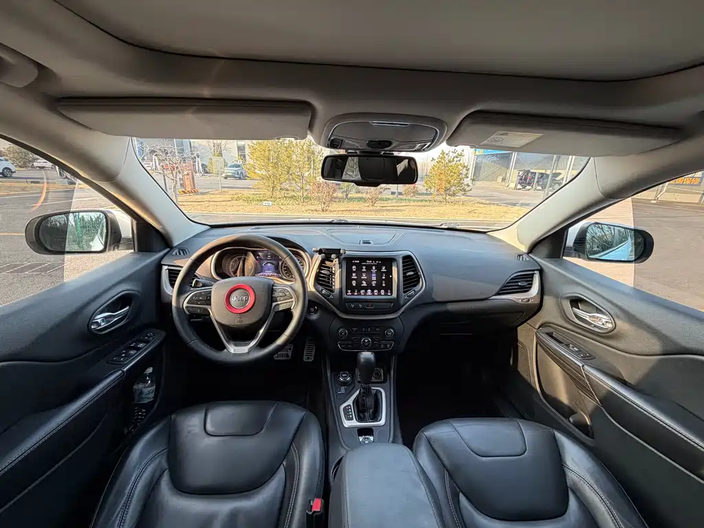 Jeep Cherokee 2.4L Superior Edition, фото 8