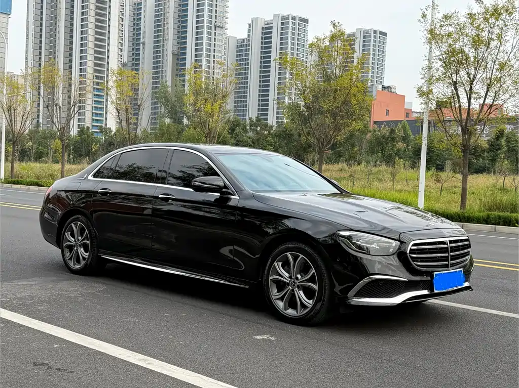 Mercedes-Benz E-Class — миниатюра 3