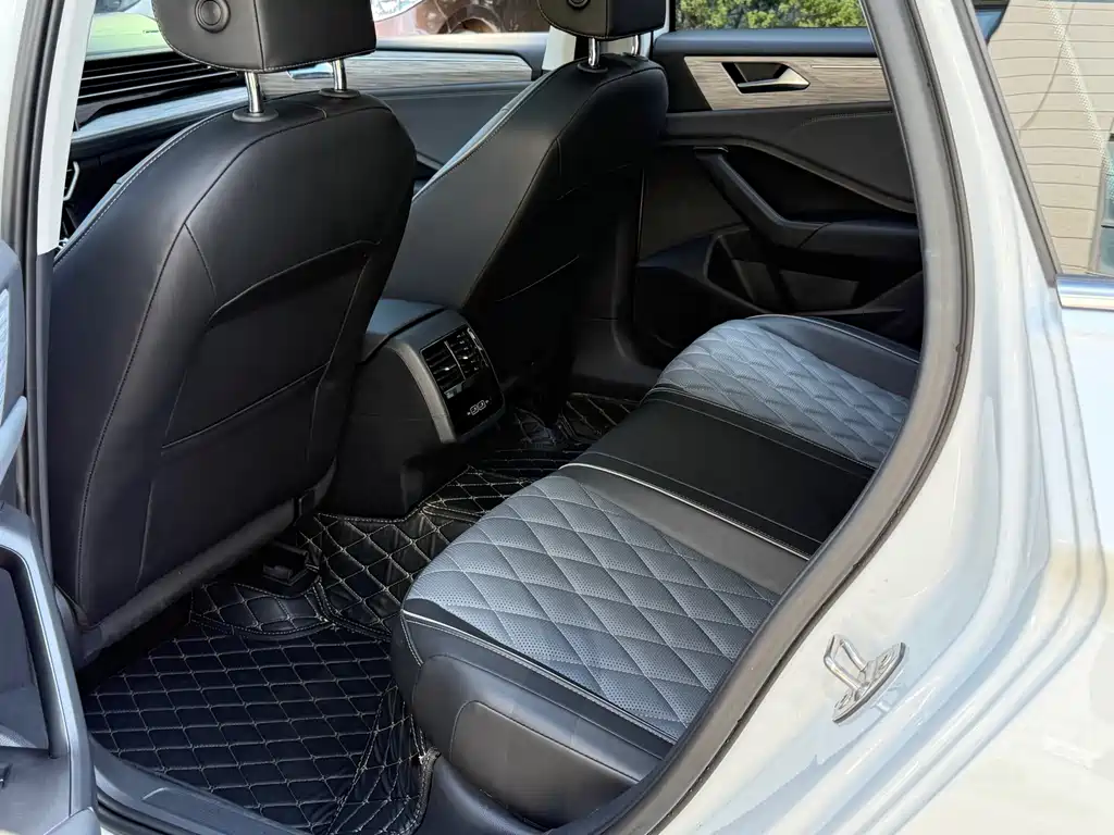 Volkswagen Sagitar — миниатюра 8