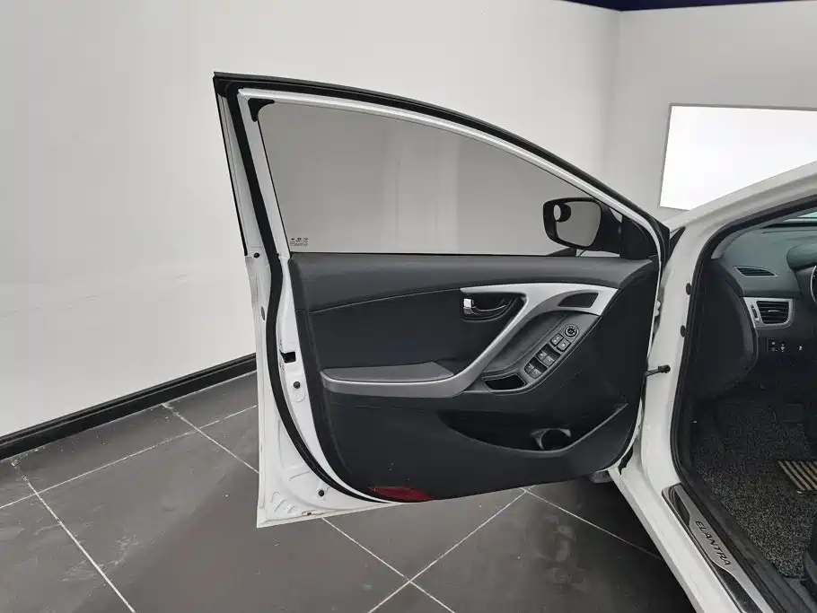 Hyundai Elantra Langdong — миниатюра 7