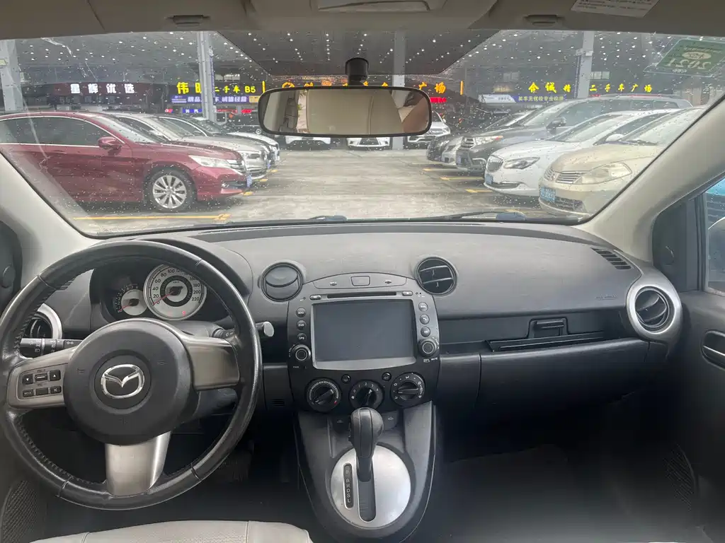 Mazda 2 009 1.5L AT