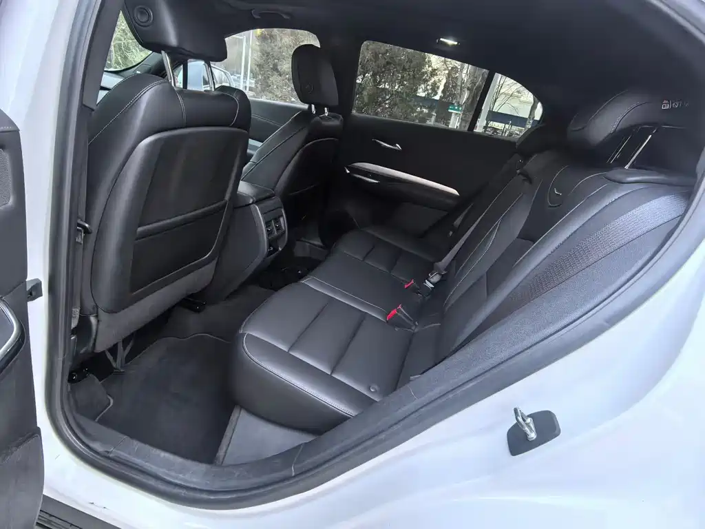 Cadillac XT4 — миниатюра 5