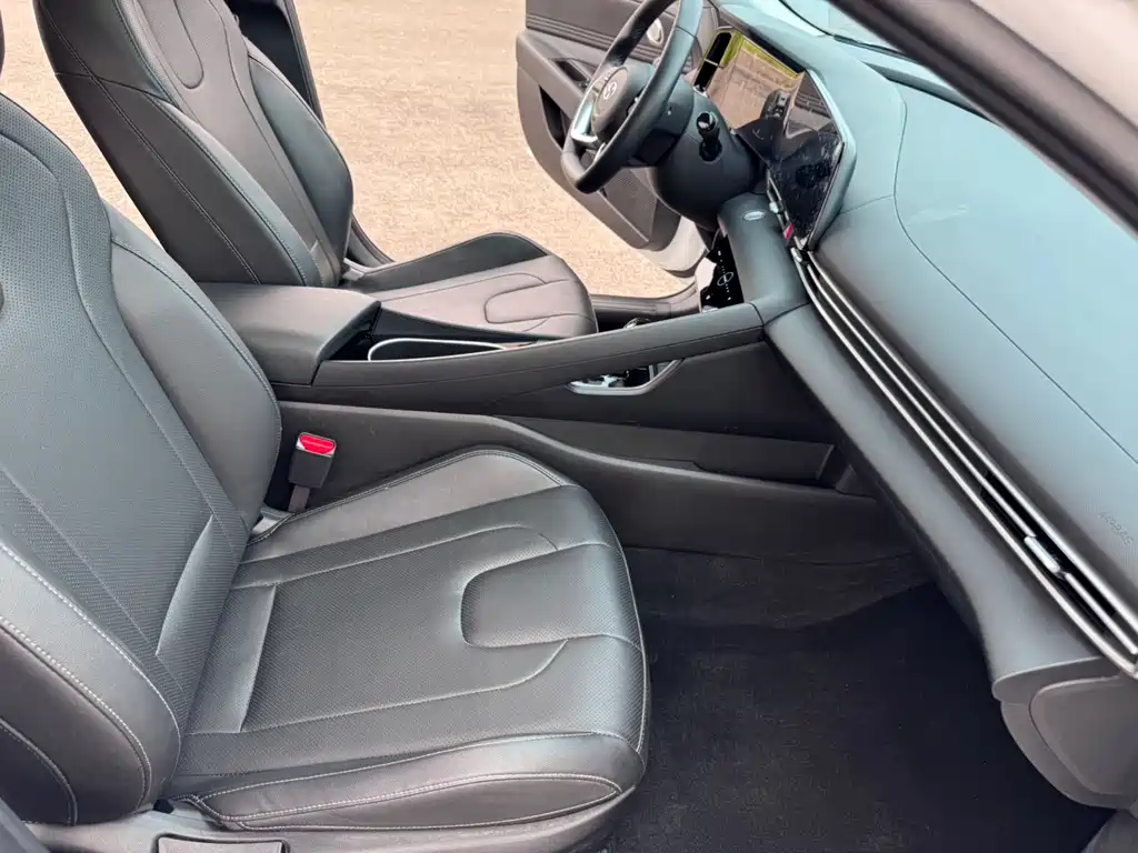 Hyundai Elantra — миниатюра 9