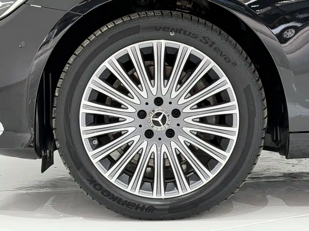 Mercedes-Benz E-Class — миниатюра 11
