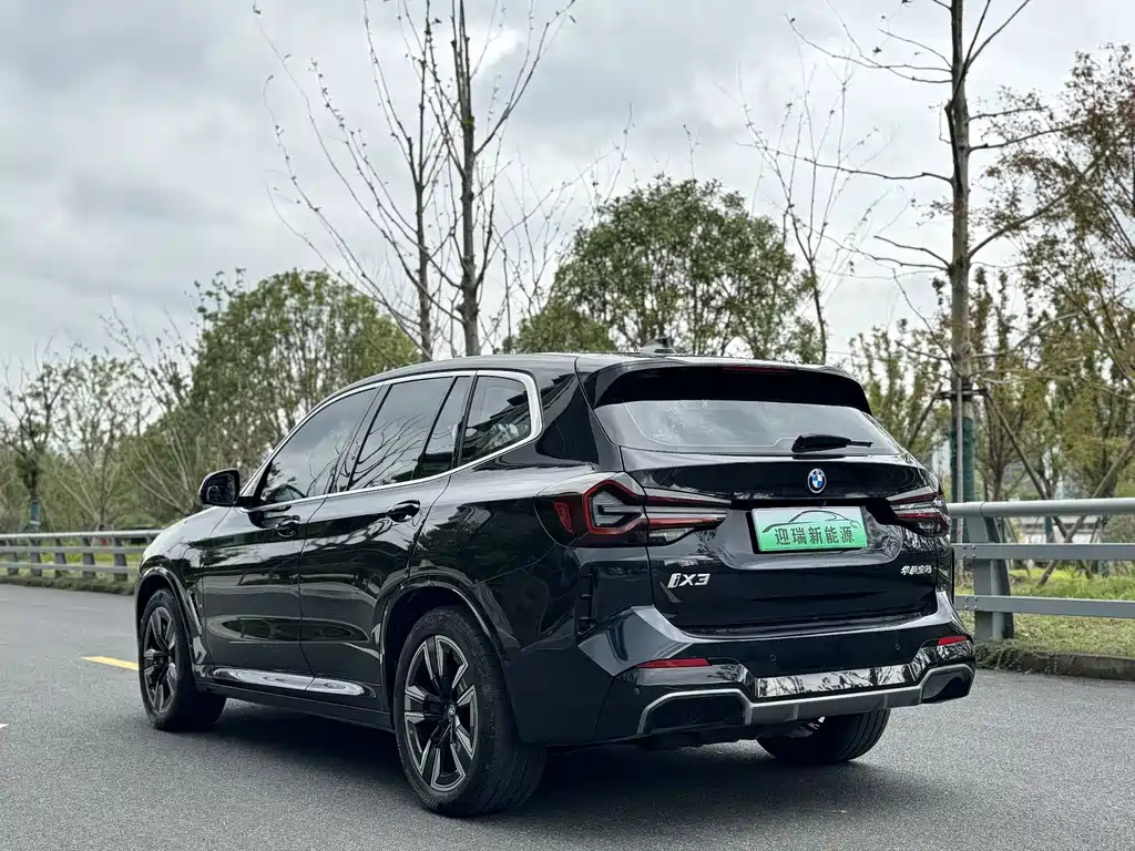 BMW iX3 — миниатюра 7