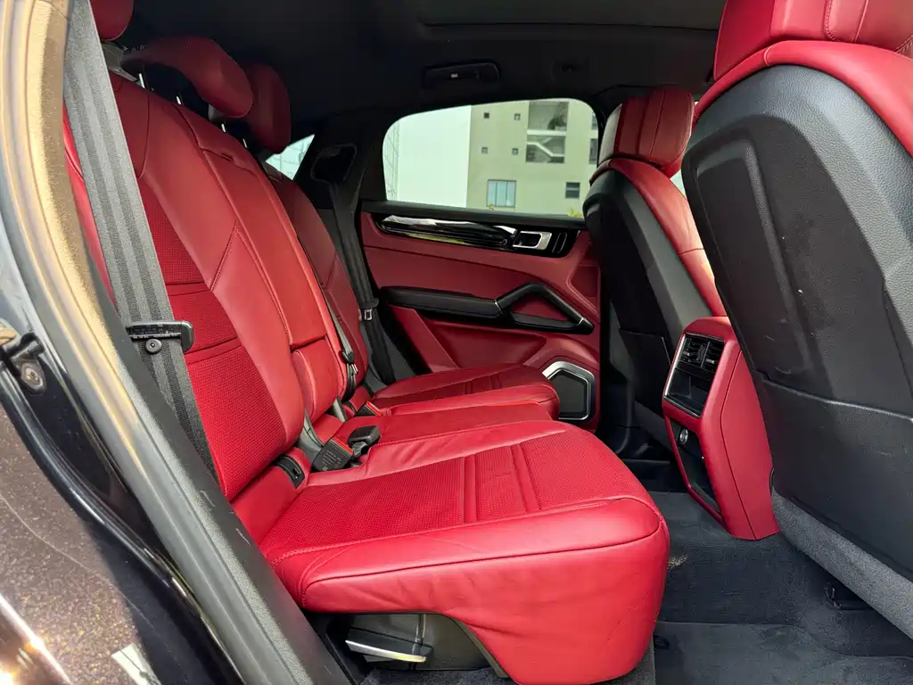 Porsche Cayenne — миниатюра 9