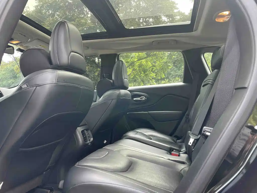 Jeep Cherokee — миниатюра 14
