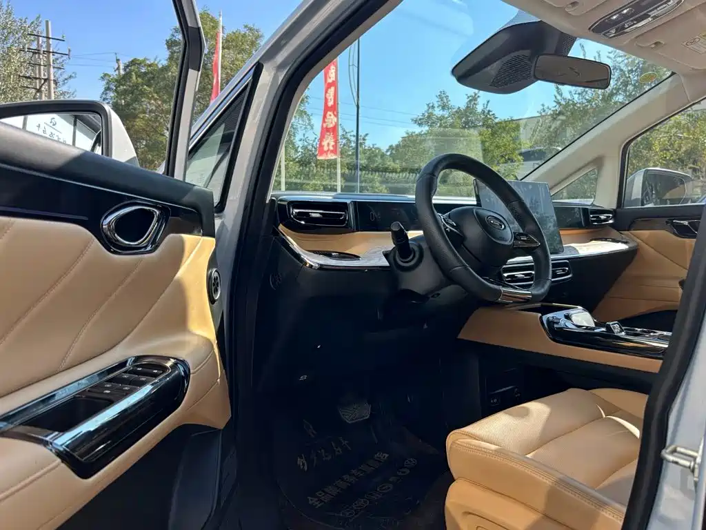 GAC Motor Trumpchi E8 PHEV — миниатюра 7