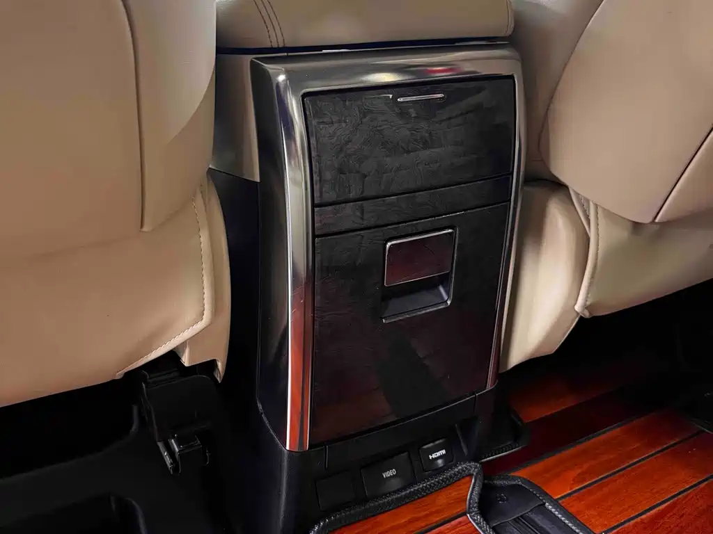Toyota Alphard — миниатюра 12
