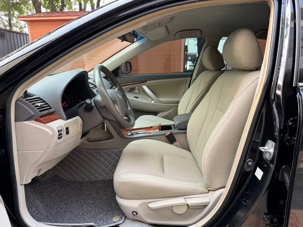 Toyota Camry — миниатюра 10