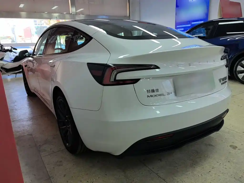 Tesla Model 3 — миниатюра 5