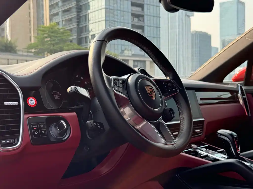 Porsche Cayenne — миниатюра 12