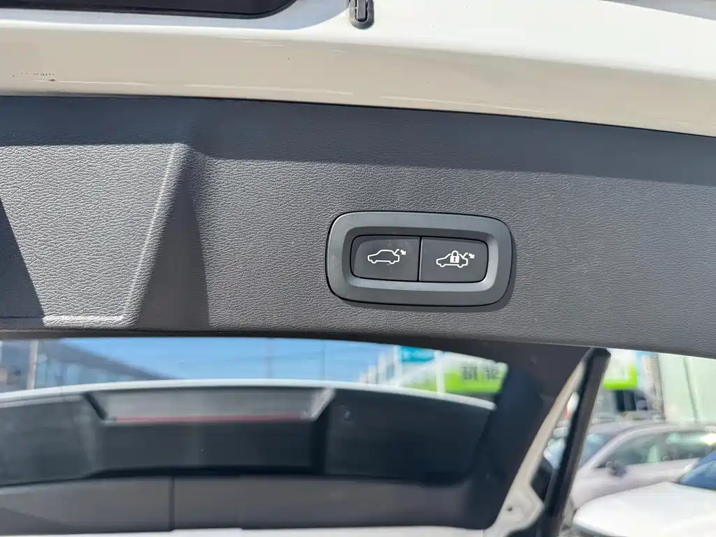 Volvo XC40 — миниатюра 10