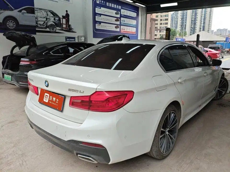 BMW 5 Series — миниатюра 2