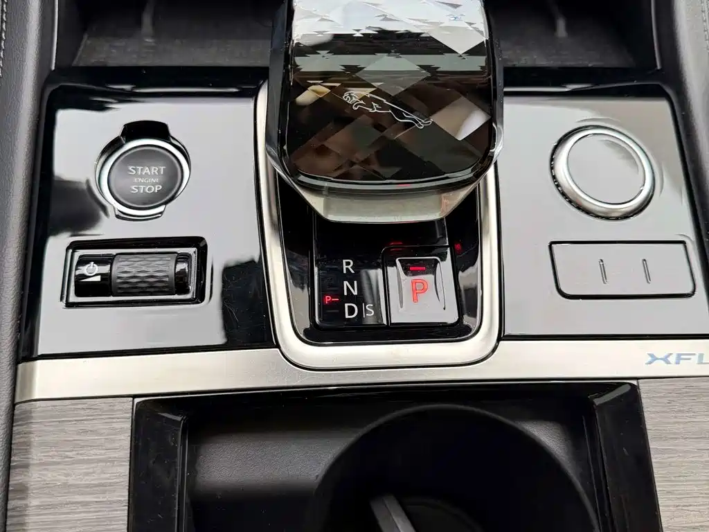 Jaguar XFL — миниатюра 20