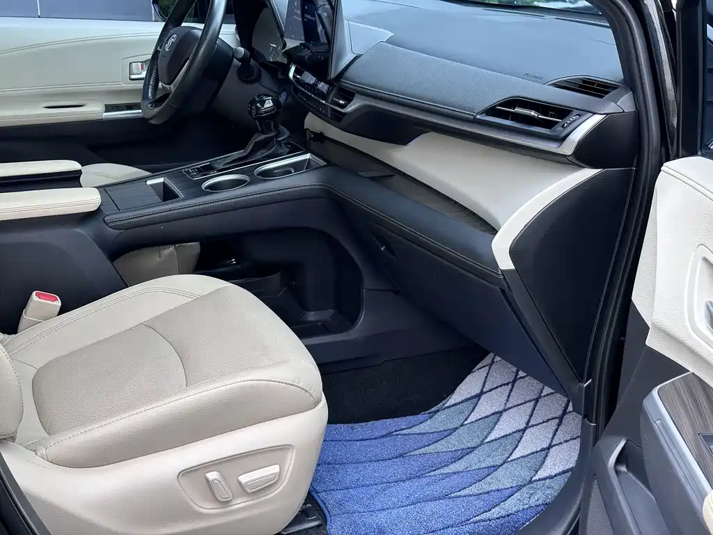 Toyota Sienna — миниатюра 14