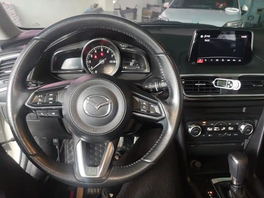 Mazda 3 Axela — миниатюра 11